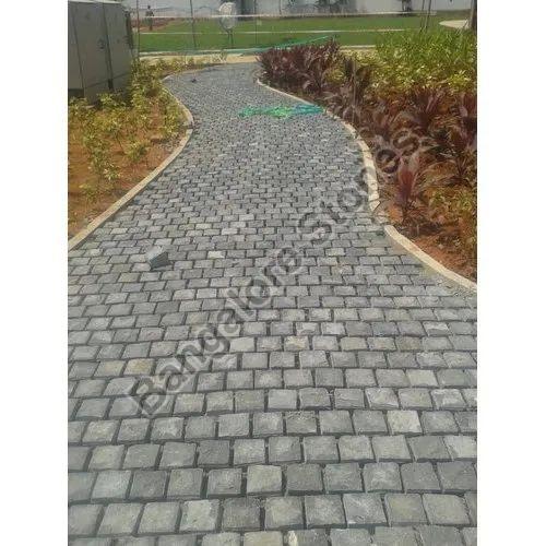 Grey Sqaure Rough 40 mm Granite Cobblestone, for Pavement, Feature : Attractive Look, Durable