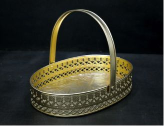 Golden 12x7x3 Inch Iron Basket, for Gifting, Feature : Easy To Carry, Superior Finish