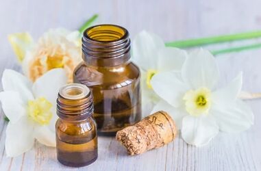 Organic Narcissus Absolute Oil, for Perfumery, Medicals Use, Fragrances, Cosmetics, Aromatherapy