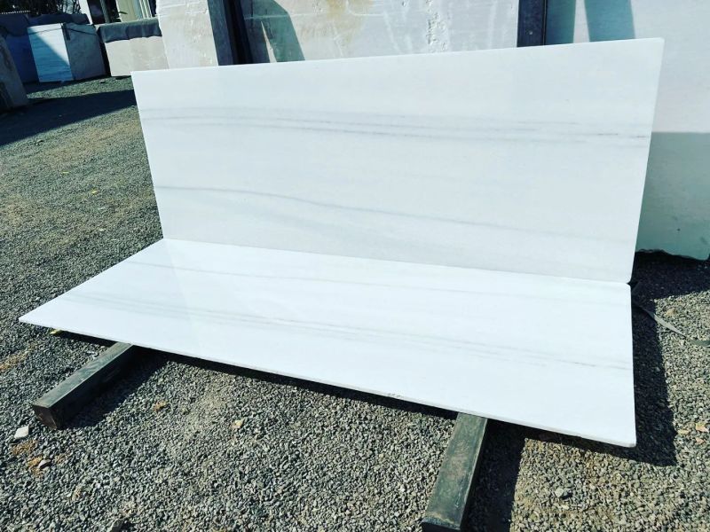 Plain Polished Lasa White Marble Slabs for Construction