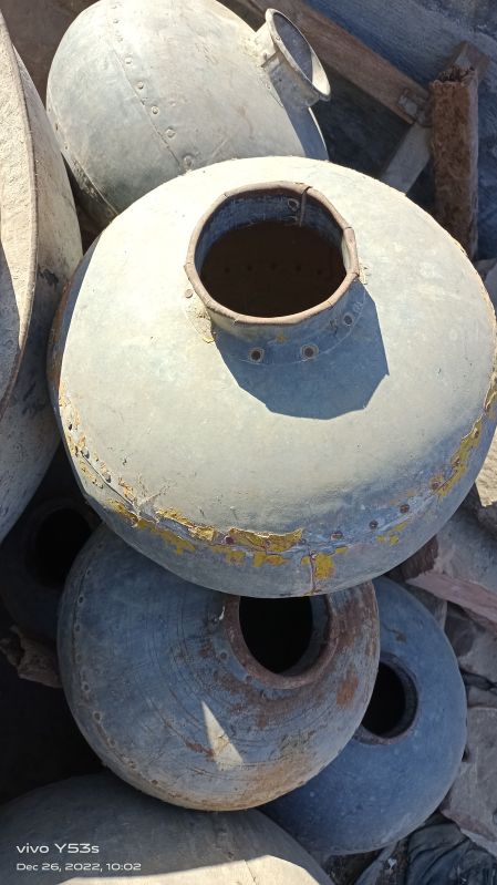 Polished OLD IRON POT, Shape : Round