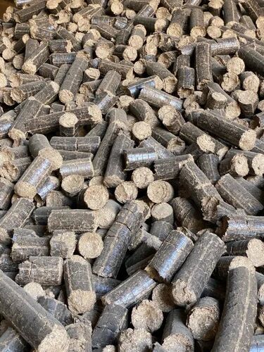 Cylindrical Hard Sawdust Firewood Biomass Briquettes, for Heat, Cooking Fuel, Packaging Size : 25-50 Kg