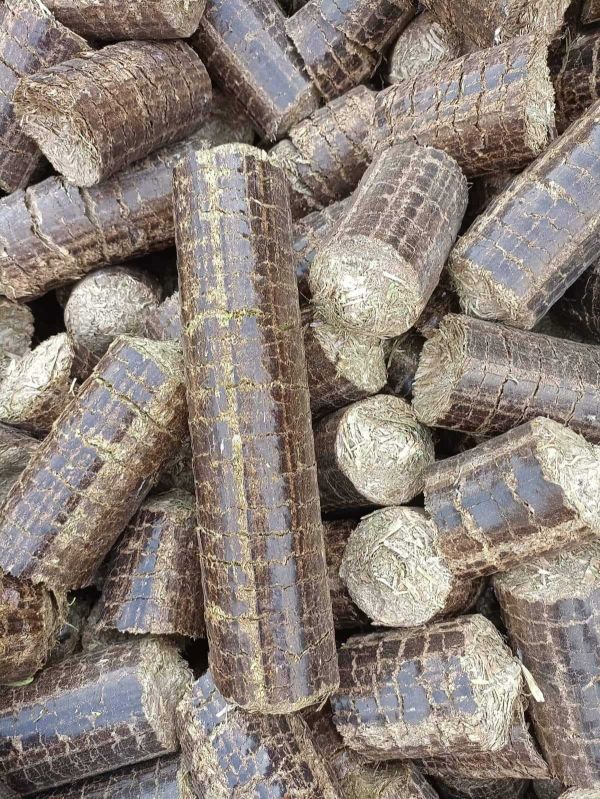 Brown Hard Sawdust Industrial Biomass Briquettes, for Heat, Cooking Fuel, Packaging Size : 25-50 Kg