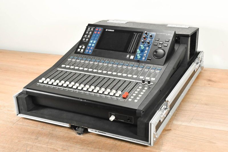 Yamaha LS9-16 16-Input Digital Mixing Console With Road Case