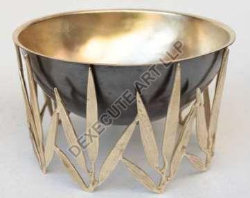 Polished Metal Leaf Stand Bowl, for Home, Hotel, Restaurant, Feature : Attractive Designs, Corrosion Proof