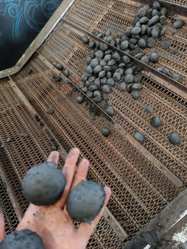 Charcoal Briquettes, for Steaming, Form : Solid