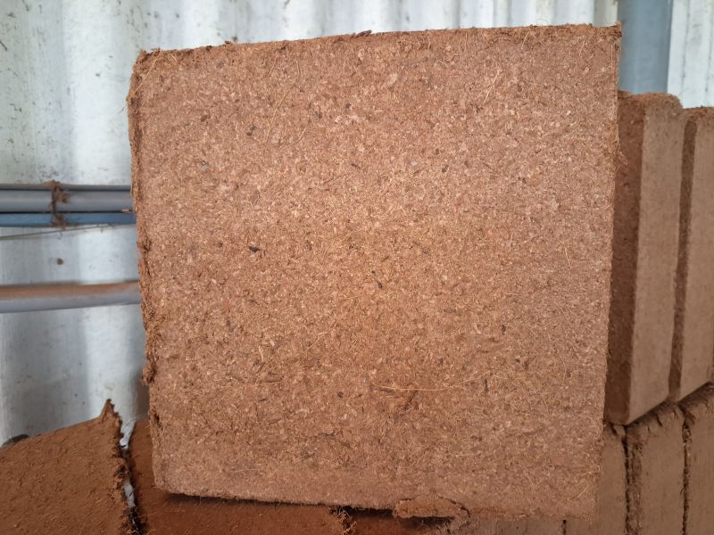 Brown Unwashed Coco Husk Chips Block, for Agriculture, Packaging Type : Gunny Bags