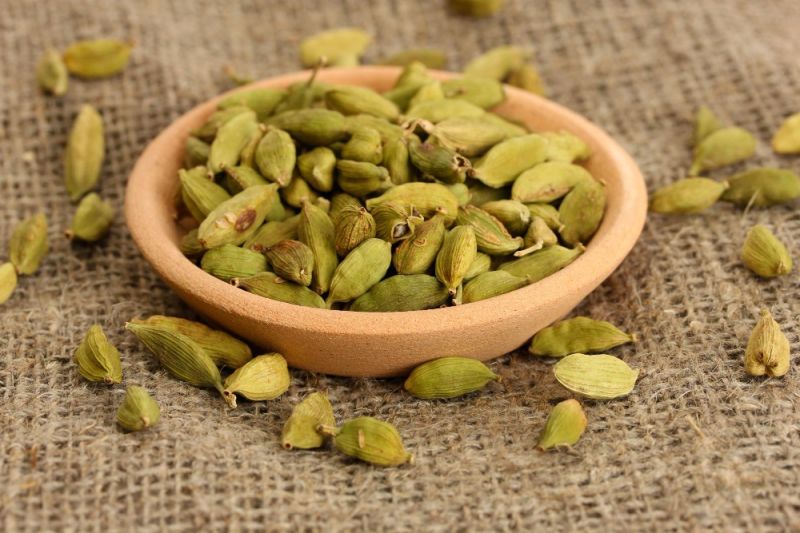 Raw Organic Green Cardamom, for Cooking, Certification : FSSAI Certified