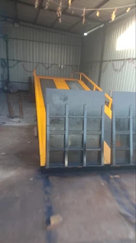 Yellow Polished Mild Steel Dock Ramp, Load Capacity : 3 Ton