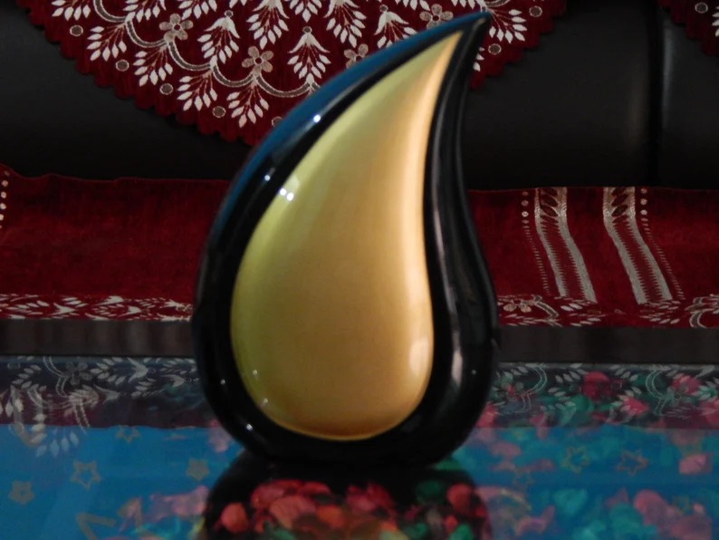 Black and Gold Teardrop Cremation Urn, Style : Modern