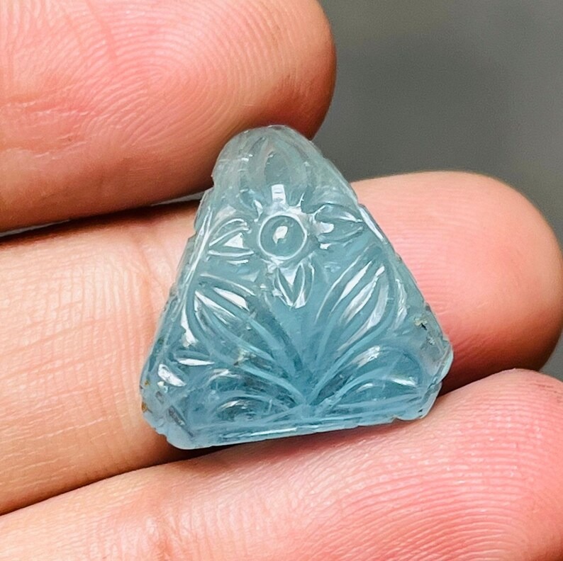 Aquamarine Carving Triangle Shape Gemstone for Jewelry Making