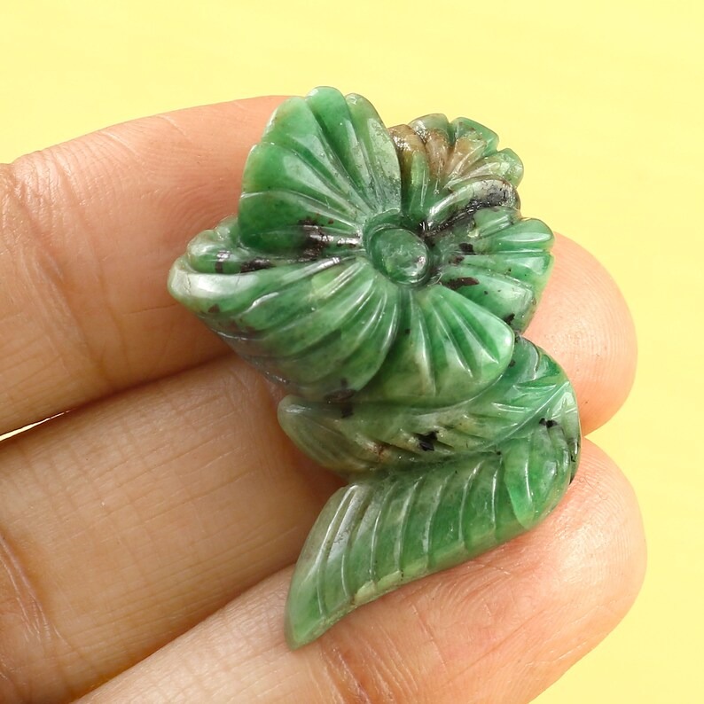 Natural Emerald Carving Gemstone for Jewellery Use