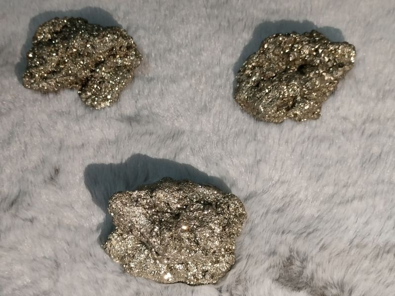 Saini Agate Stone Pyrite Clusters for Healing, Reki, Meditation