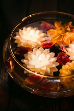 Glossy Paraffin Wax Lotus Floating Candles, Speciality : Smokeless, Fine Finished, Attractive Pattern