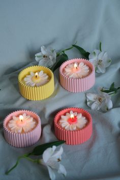 Glossy Paraffin Wax Ribbed Flower Candle for Party, Lighting, Decoration
