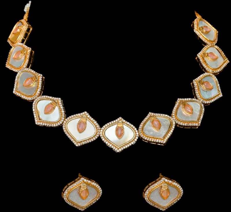 Stylish Small Necklace Set