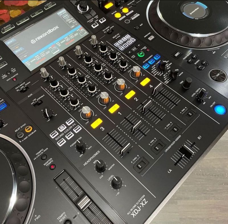 Pioneer DJ Mixer