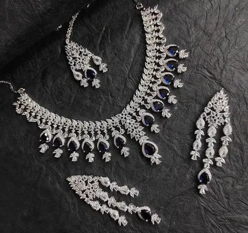 Ladies Diamond Necklace Set