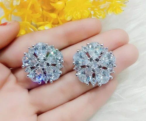 Ladies Diamond Stud Earrings, Packaging Type : Velvet Box