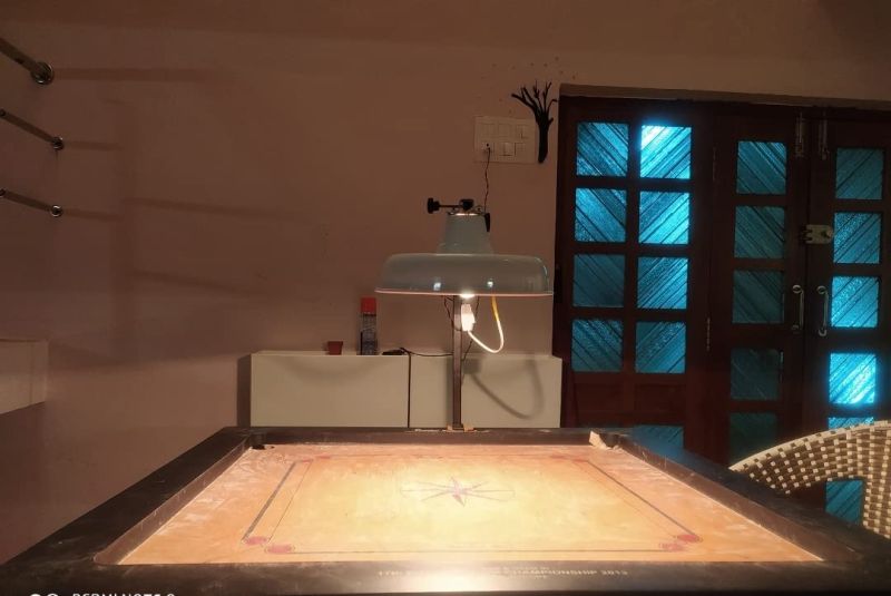 PRECISE TOURNAMENT CARROM LAMP SHADE STAND WITH ELECTRIC FITTING