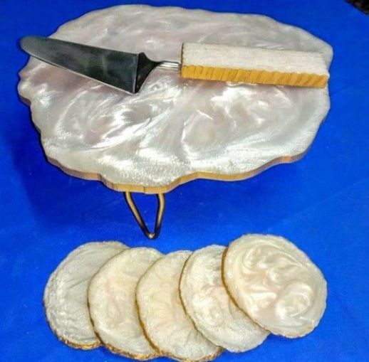 Resin Cake Stand With Serving Plates