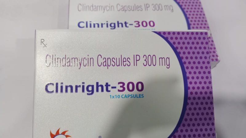 Clinright 300 Mg Capsule
