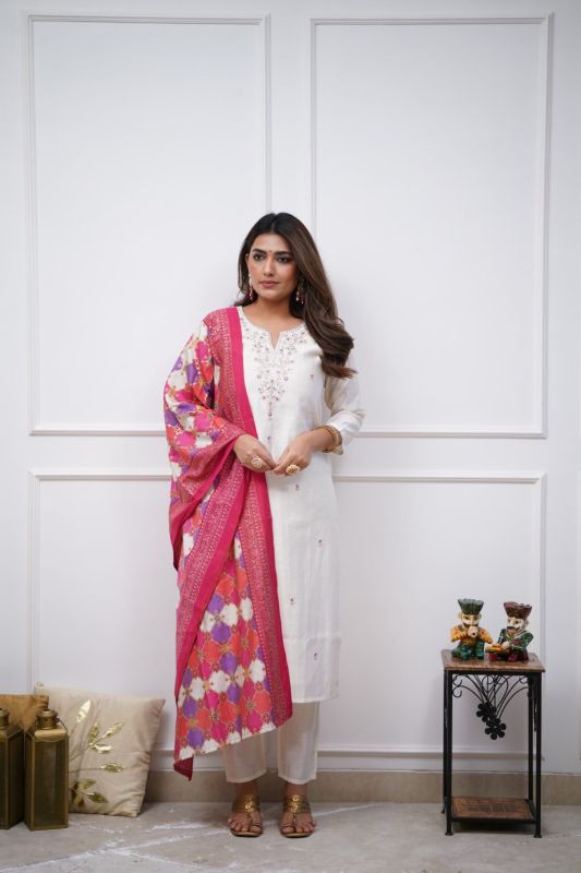 Ladies Embroidered Chanderi Silki Straight Kurta, Pant and Dupatta Set
