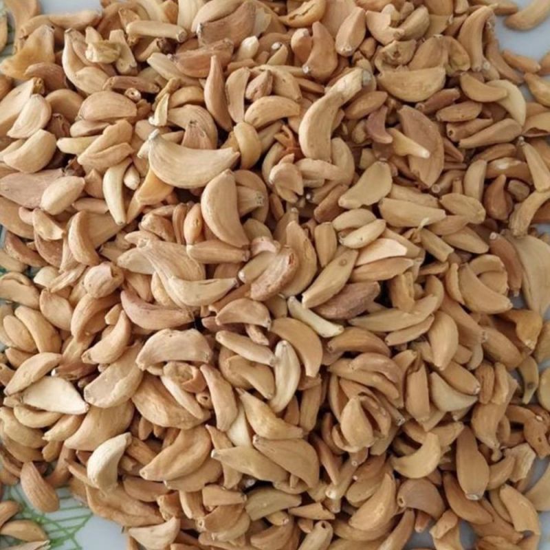 dehydrated garlic flakes