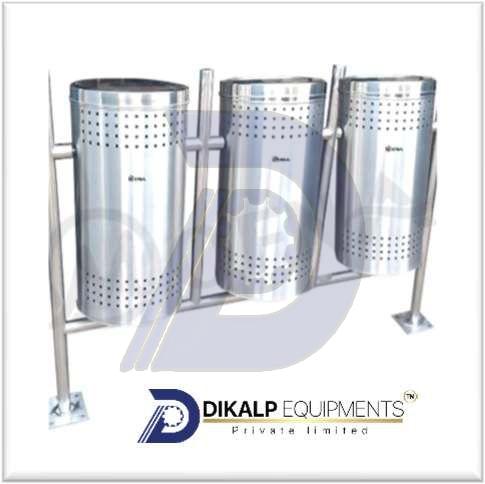 Stainless Steel Pole Mounted Dustbin, Color : Silver