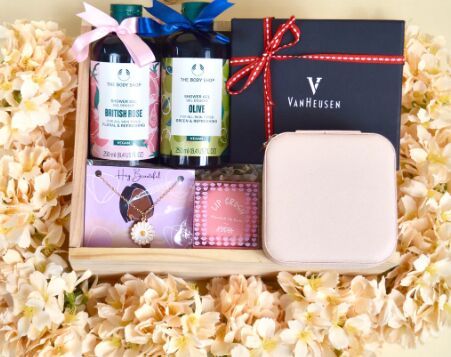 Gift Hamper For Married Friends