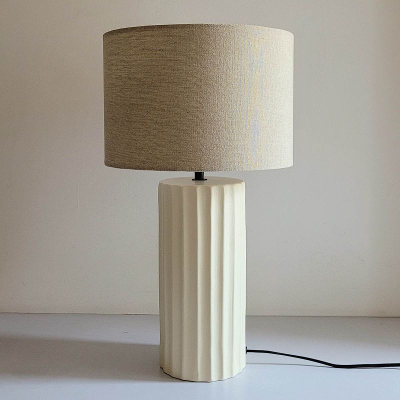 CREAM CERAMIC TABLE LAMP