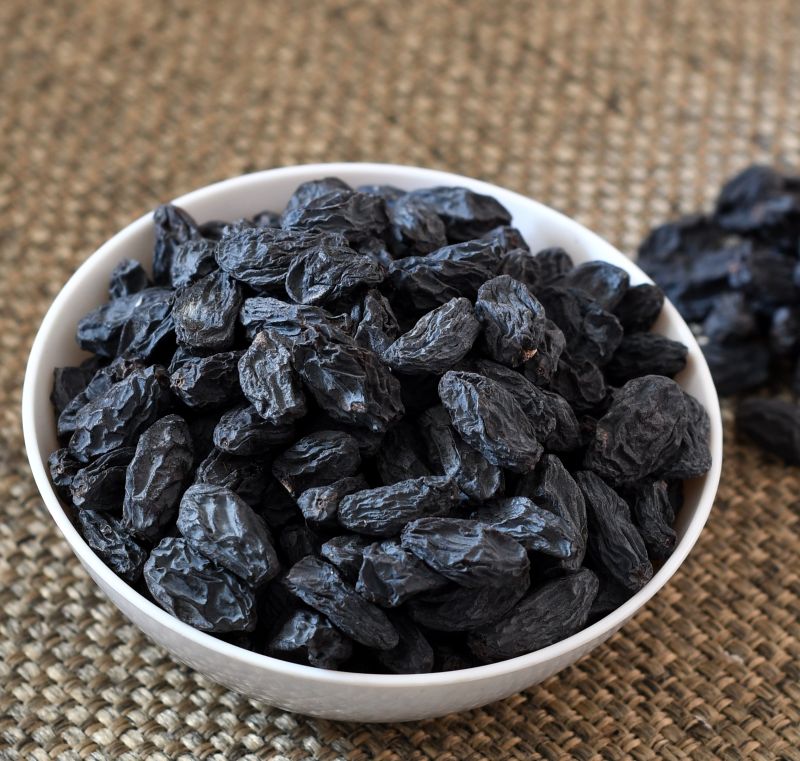 black raisins