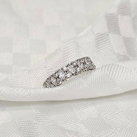 18k White Gold Moissanite Diamond Ring