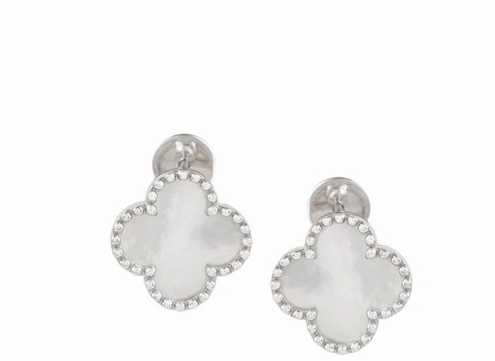 Pearly Bud White Gold Women Stud Earring