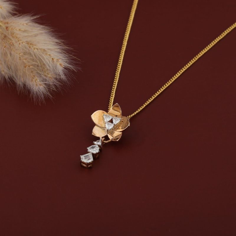 Ladies Casual Wear Diamond Pendant