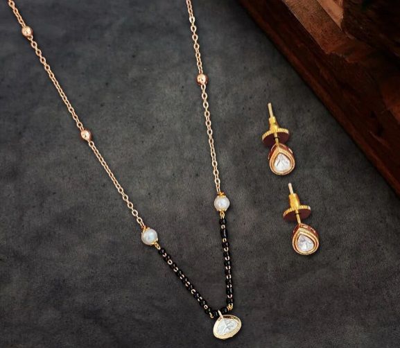 Women Aarohi Grace Pendant Set