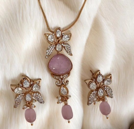 Women Dream Orchid Glow Pendant Set