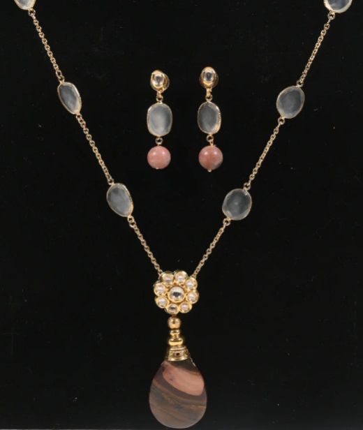Women Earthstone Grace Pendant Set