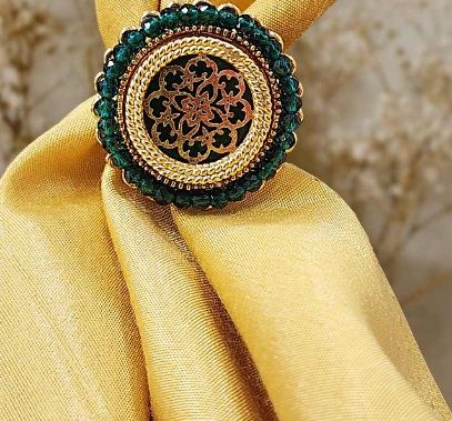 Women Emerald Circulate Thewa Designer Finger Ring