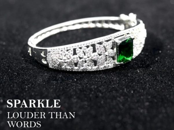 Women Emerald Diamond Harmony Bracelet