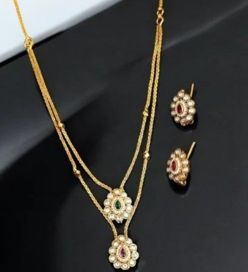 Women Mannat Glintara Double-Layered Pendant Set