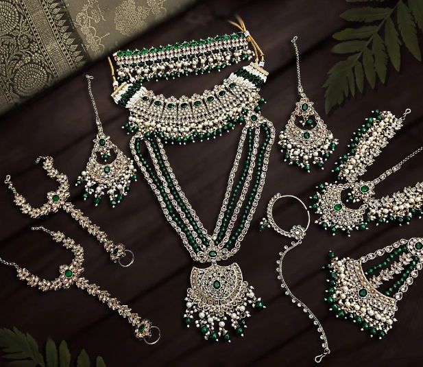 Women Mehandi Majesty Bridal Set