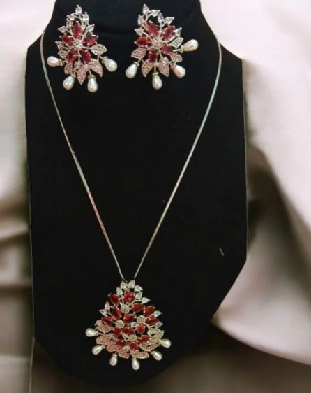 Women MG Berry Bloom Pendant Set