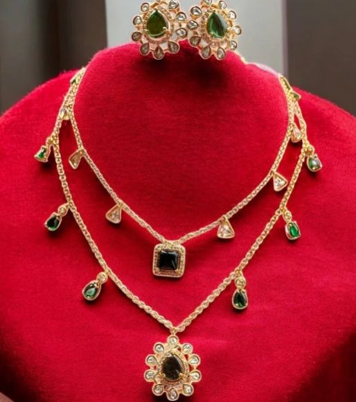 Women MG Emerald Layer Pendant Set