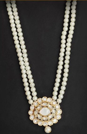 Women Moti Kundan Royale Pendant Set