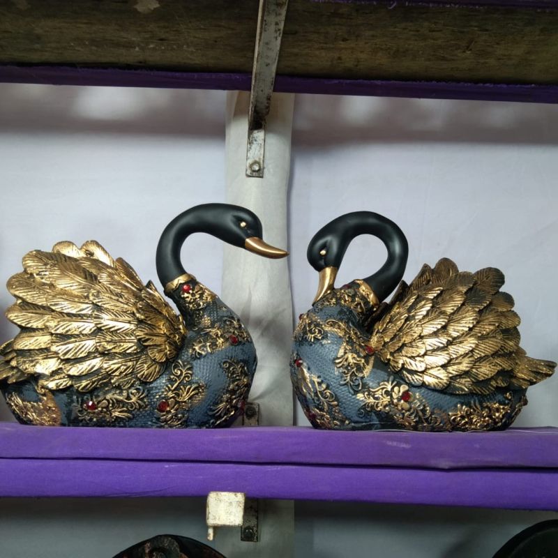 Home Decor Polyresin Swan Pair Statue