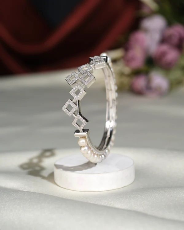 Women Beautiful White Pearl Bangle