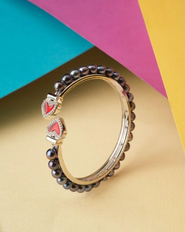 Women Little Hearts Enamel Pearl Bangle