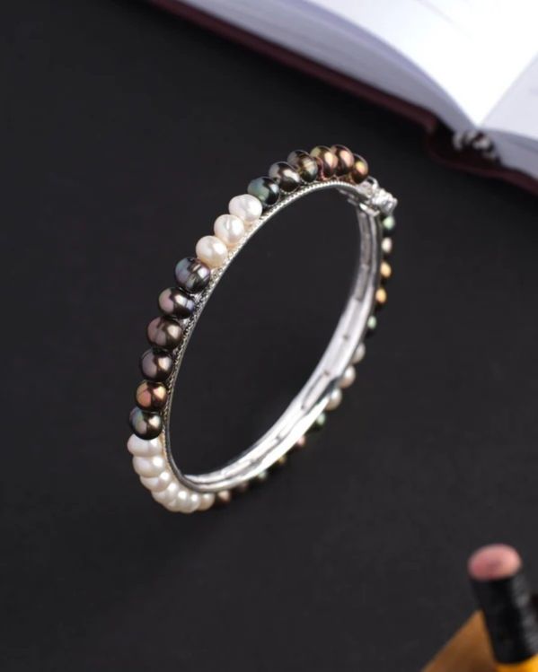 Women Single Line Black & White Bangle
