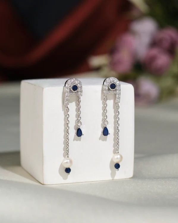 Women Stylish Hang Earrings